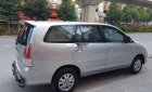 Toyota Innova   2011 - Cần bán gấp Toyota Innova năm 2011, màu bạc xe gia đình, 395tr