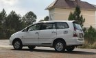 Toyota Innova 2010 - Gia đình cần bán nhanh Toyota Innova 2.0G đời 2010, màu trắng, giá thấp 