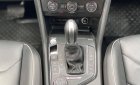 Volkswagen Tiguan 2018 - Bán nhanh chiếc Volkswagen Tiguan, sản xuất 201, màu đen, xe nhập khẩu, giá rẻ
