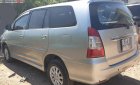 Toyota Innova 2013 - Cần bán gấp Toyota Innova 2.0EMT năm sản xuất 2013, màu bạc xe gia đình