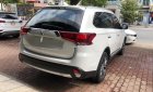 Mitsubishi Outlander 2018 - Bán xe Mitsubishi Outlander đời 2018, màu trắng số tự động