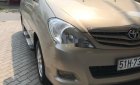 Toyota Innova   2010 - Xe Toyota Innova năm sản xuất 2010, 8 chỗ, màu nâu vàng