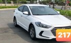 Hyundai Elantra   2017 - Cần bán gấp Hyundai Elantra năm 2017, số sàn