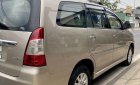 Toyota Innova 2012 - Cần bán gấp Toyota Innova năm 2012, màu vàng cát xe gia đình