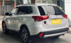 Mitsubishi Outlander 2016 - Bán xe Mitsubishi Outlander đời 2016, màu trắng, nhập khẩu