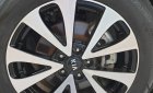 Kia Sorento 2016 - Cần bán gấp Kia Sorento GATH 2.4 AT sản xuất 2016, màu trắng còn mới