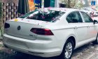 Volkswagen Passat 2018 - Volkswagen Passat Màu trắng, Trả góp lãi suất 0% trong 1 năm. + Tặng 100% phí trước bạ.