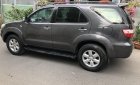 Toyota Fortuner 2011 - Nhà cần bán Toyota Fortuner 2011, tự động, máy xăng, hai cầu, màu xám chì