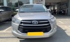 Toyota Innova E 2019 - Cần bán gấp Toyota Innova E đời 2019, màu bạc