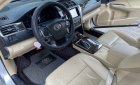 Toyota Camry 2.0E 2017 - Cần bán xe Toyota Camry 2.0E 2017 màu bạc, xe đẹp đi kĩ, chính hãng Toyota Sure