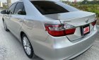 Toyota Camry  2.0 E   2017 - Bán Toyota Camry 2.0 E đời 2017, màu bạc, 830 triệu