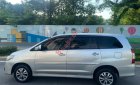 Toyota Innova   2.0E  2015 - Bán ô tô Toyota Innova 2.0E đời 2015, màu bạc xe gia đình, giá chỉ 399 triệu