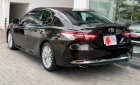 Toyota Camry 2020 - Bán Camry 2.5Q màu nâu, lướt 12.000km, hỗ trợ vay ngân hàng