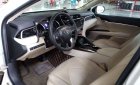 Toyota Camry   2.5Q  2019 - Bán Toyota Camry 2.5Q đời 2019, màu trắng, nhập khẩu nguyên chiếc