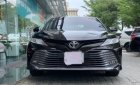 Toyota Camry 2020 - Bán Camry 2.5Q màu nâu, lướt 12.000km, hỗ trợ vay ngân hàng