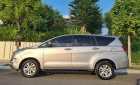 Toyota Innova 2017 - Cần bán gấp Toyota Innova năm sản xuất 2017, màu xám