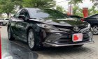 Toyota Camry 2020 - Bán Camry 2.5Q màu nâu, lướt 12.000km, hỗ trợ vay ngân hàng