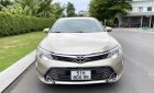 Cần bán gấp Toyota Camry sản xuất 2016, màu bạc  