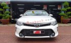 Toyota Camry   2.0E 2019 - Cần bán gấp Toyota Camry 2.0E sản xuất 2019, màu trắng 
