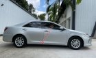 Toyota Camry   2.0E  2015 - Cần bán xe Toyota Camry 2.0E năm sản xuất 2015, màu bạc, giá chỉ 700 triệu