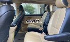 Kia Sedona 2016 - Cần bán Kia Sedona sản xuất 2016, màu trắng