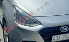 Hyundai Grand i10 2016 - Cần bán gấp Hyundai Grand i10 đời 2016, màu bạc xe gia đình