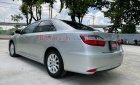 Toyota Camry   2.0E  2015 - Cần bán xe Toyota Camry 2.0E năm sản xuất 2015, màu bạc, giá chỉ 700 triệu