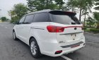 Kia Sedona 2018 - Cần bán xe Kia Sedona sản xuất 2018 còn mới giá chỉ 910tr