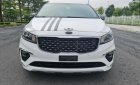 Kia Sedona 2018 - Cần bán xe Kia Sedona sản xuất 2018 còn mới giá chỉ 910tr