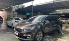 Kia Sedona 2017 - Cần bán xe Kia Sedona đời 2017, màu nâu