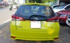 Toyota Yaris 2018 - Cần bán lại xe Toyota Yaris năm sản xuất 2018, màu vàng, nhập khẩu