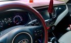 Kia Rondo 2017 - Cần bán lại xe Kia Rondo sản xuất năm 2017, màu đỏ còn mới