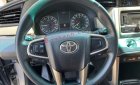 Toyota Innova   2.0E   2019 - Bán xe Toyota Innova 2.0E năm 2019, màu bạc xe gia đình  