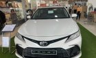 Cần bán Toyota Camry 2.0Q sản xuất 2022, màu trắng, xe nhập