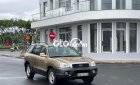 Hyundai Santa Fe Gold 2004 - Bán Hyundai Santa Fe Gold năm sản xuất 2004, màu vàng, xe nhập, giá 235tr