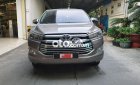 Toyota Innova   V AT 2017 - Cần bán lại xe Toyota Innova V AT năm 2017, màu xám, 690tr