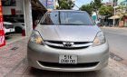 Toyota Sienna LE 2005 - Cần bán gấp Toyota Sienna LE năm sản xuất 2005, màu bạc, xe nhập, 435 triệu