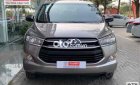 Toyota Innova 2019 - Cần bán gấp Toyota Innova năm 2019, màu xám