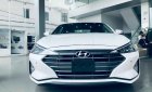 Hyundai Elantra 2022 - Cần bán xe Hyundai Elantra 2.0 AT sản xuất 2022, màu trắng