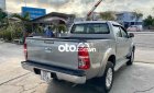 Toyota Hilux 2015 - Bán Toyota Hilux 2.5E 4x2MT sản xuất 2015, màu bạc, nhập khẩu nguyên chiếc số sàn, giá tốt