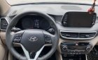 Hyundai Tucson 2020 - Cần bán lại xe Hyundai Tucson 2.0AT năm 2020, màu đen như mới, 848tr