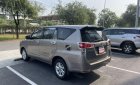 Toyota Innova 2018 - Bán xe Toyota Innova 2.0E, đời 2018, màu vàng nâu, giá 580 triệu