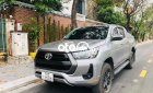 Toyota Hilux 2020 - Bán Toyota Hilux E AT sản xuất năm 2020, màu bạc, nhập khẩu