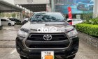 Toyota Hilux 2021 - Bán Toyota Hilux 4x2 AT năm sản xuất 2021, màu đen