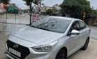 Hyundai Accent 2018 - Cần bán xe Hyundai Accent, số sàn, sản xuất 2018, màu bạc, giá 345tr