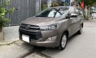 Toyota Innova 2.0E 2019 - Cần bán Toyota Innova 2.0E đời 2019, màu xám, giá 596tr