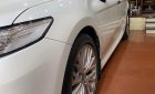 Toyota Camry 2020 - Xe gia đình màu ngọc trai gần như mới tinh