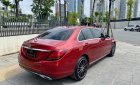 Mercedes-Benz 2020 - Xe màu đỏ