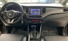 Kia Rondo 2017 - Xe màu đỏ mận bắt mắt