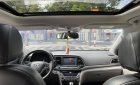 Hyundai Elantra 2016 - Cần bán gấp xe màu trắng